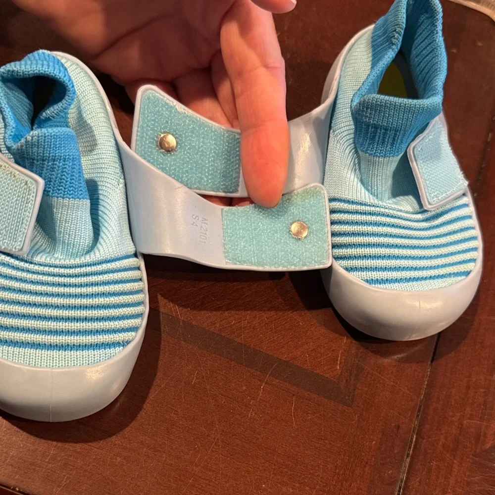 Jbirds Stand to Walk Blue Striped Kids Shoes in their size 4